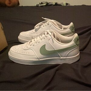 Nike low dunks